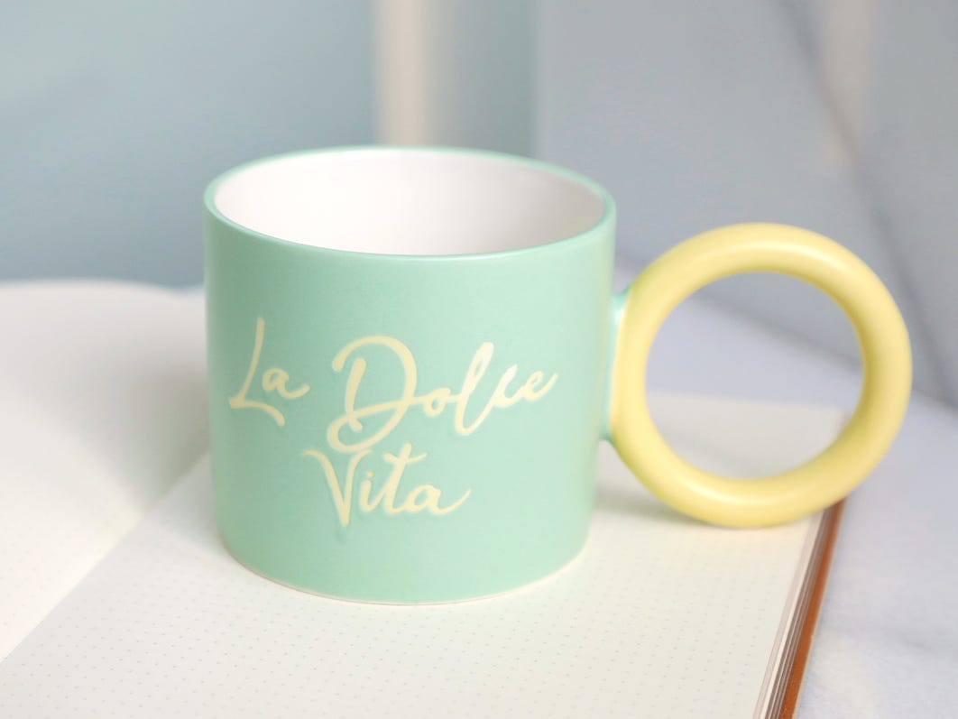 European Style Fatty Mug With Round Shape Handle
